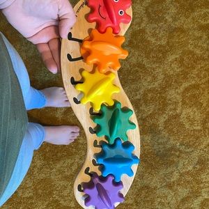 Melissa and Doug Caterpillar Gear toy
